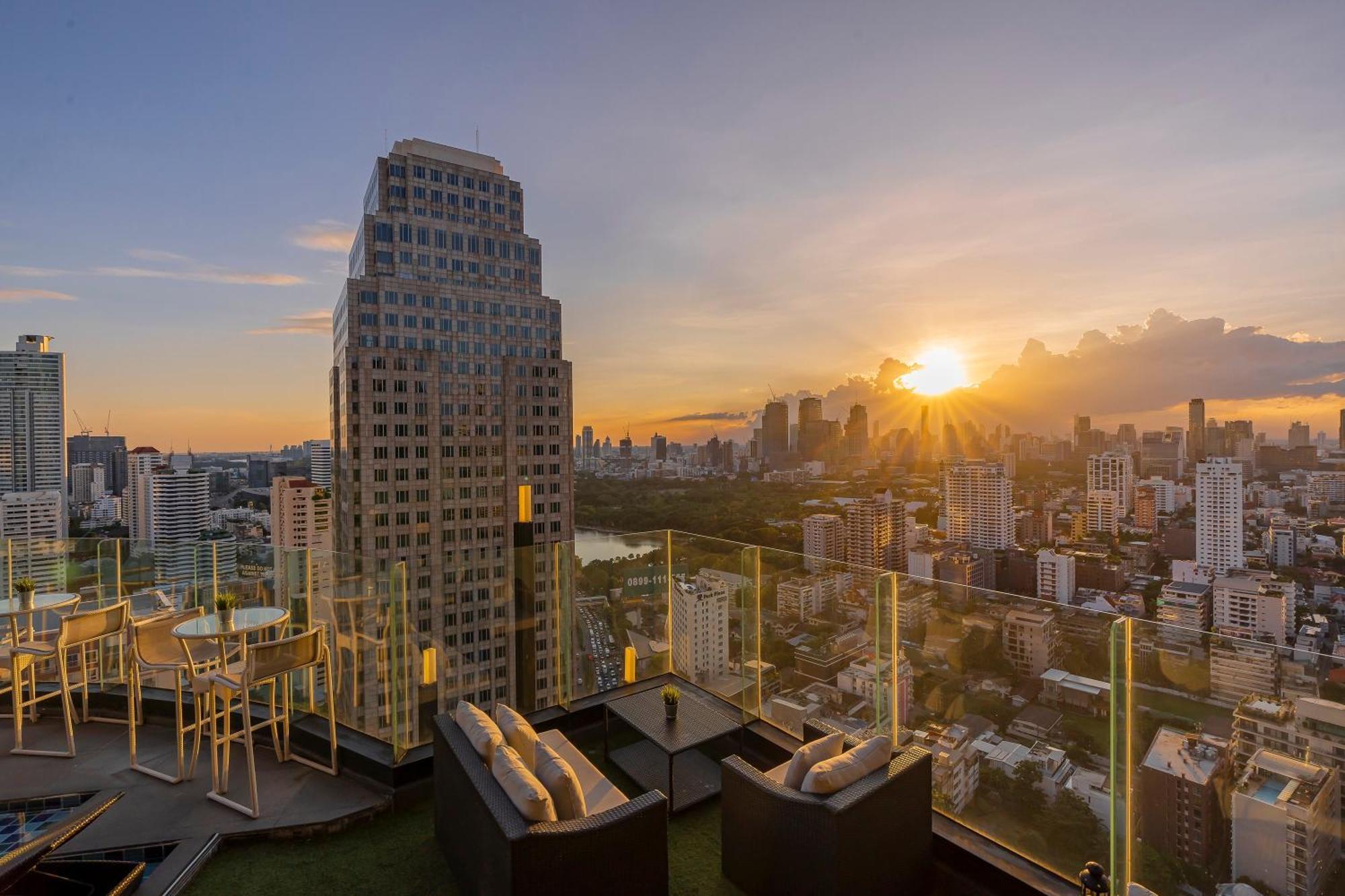 The Continent Hotel Sukhumvit - Asok Bts Bangkok By Compass Hospitality Buitenkant foto